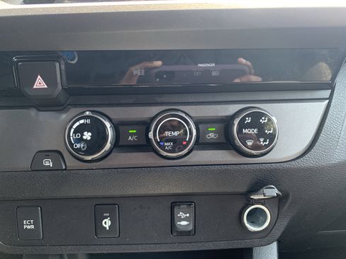 Used 2017 Toyota Tacoma TRD Sport w/ Tow Package RWD image 29