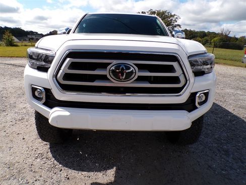 Used 2022 Toyota Tacoma Limited image 16