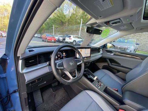 Certified 2026 Volkswagen Tiguan SE w/ Panoramic Sunroof Package AWD/4WD image 15