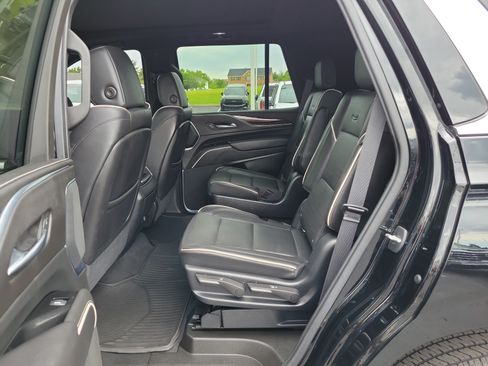 Used 2021 Cadillac Escalade Premium Luxury AWD/4WD image 15