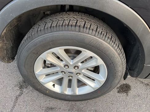 Used 2016 Ford Explorer XLT w/ Equipment Group 202A image 25