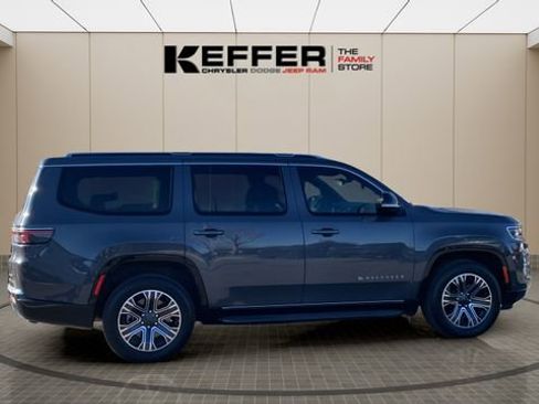 Used 2024 Jeep Wagoneer Series II w/ Flexible Seating Group image 9