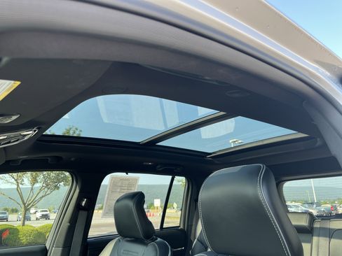 Used 2024 Jeep Grand Cherokee Overland w/ Advanced Protech Group III image 19