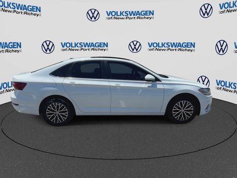 Used 2021 Volkswagen Jetta SE FWD image 9