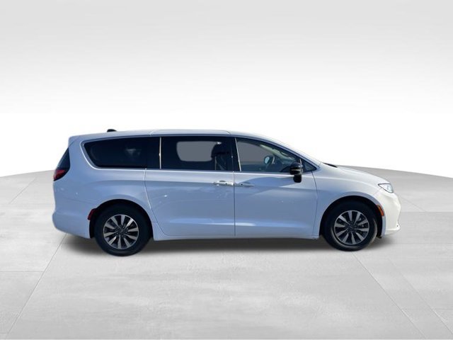 Used 2024 Chrysler Pacifica Limited FWD image 4