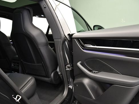 Certified 2025 Porsche Macan Electric image 50