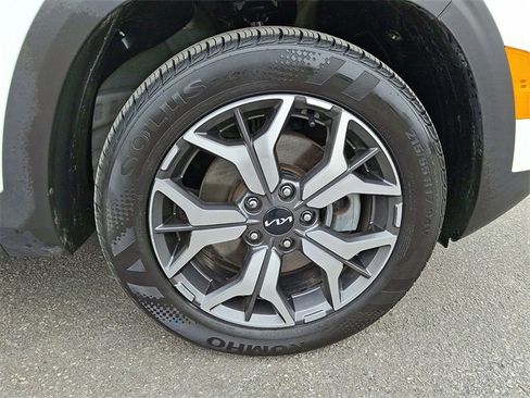 Certified 2023 Kia Seltos EX image 8