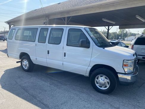 Used 2012 Ford E-350 and Econoline 350 XLT image 3