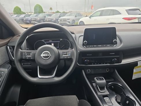 Used 2023 Nissan Rogue SV FWD image 16