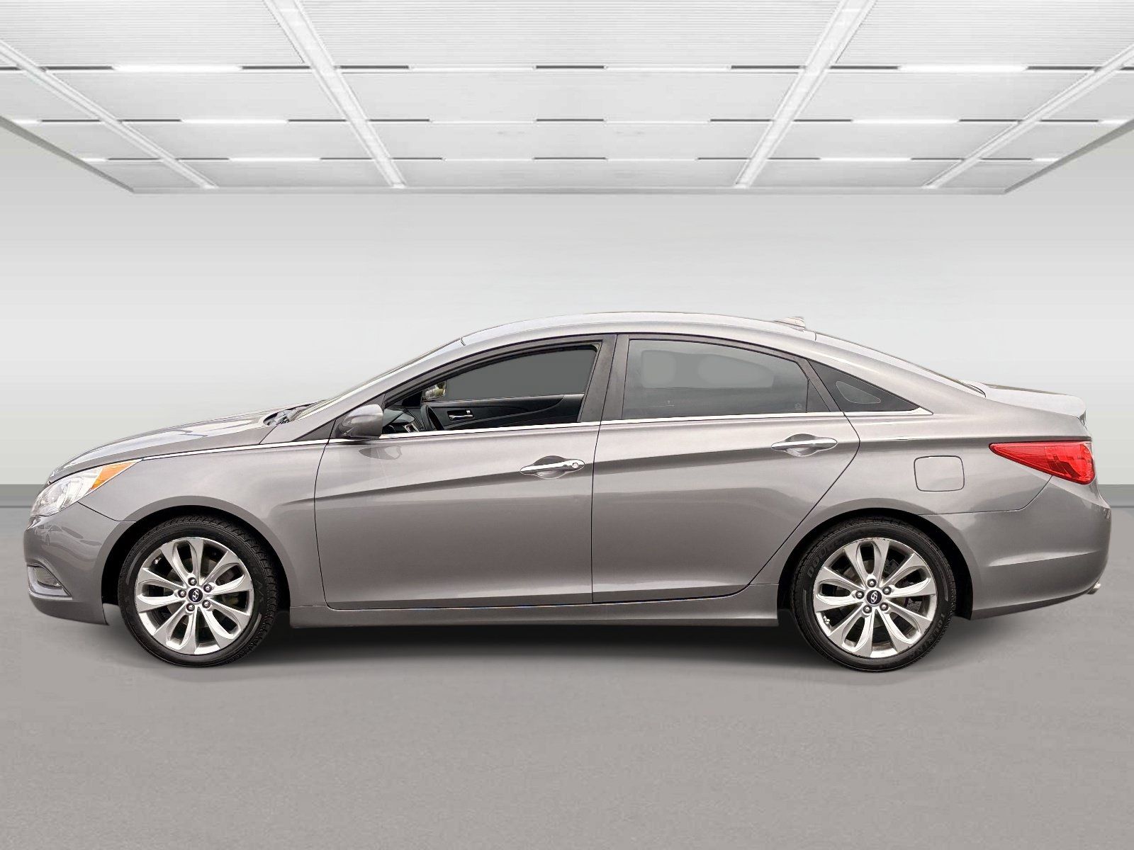 Used 2013 Hyundai Sonata SE FWD image 2