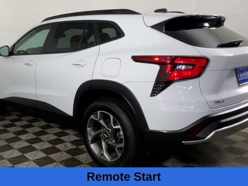 Certified 2025 Chevrolet Trax LT w/ Driver Confidence Package image 10