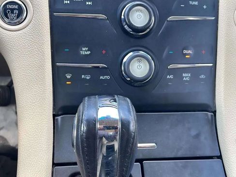 Used 2015 Ford Taurus SEL w/ Equipment Group 201A image 38