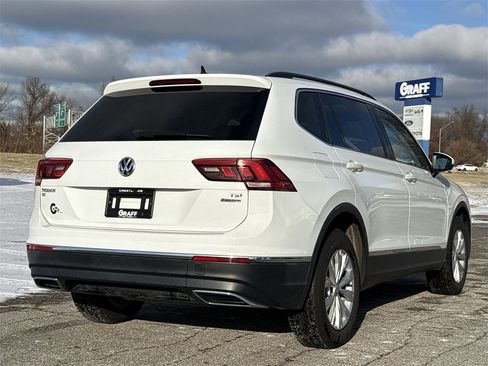 Used 2018 Volkswagen Tiguan SE w/ Panoramic Sunroof Package image 8