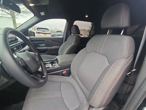 Used 2023 Honda Pilot Sport image 17