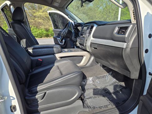 Used 2017 Nissan Titan PRO-4X image 23