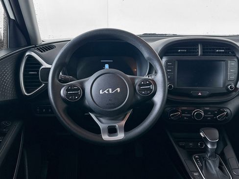 Used 2025 Kia Soul LX w/ LX Technology Package FWD image 18