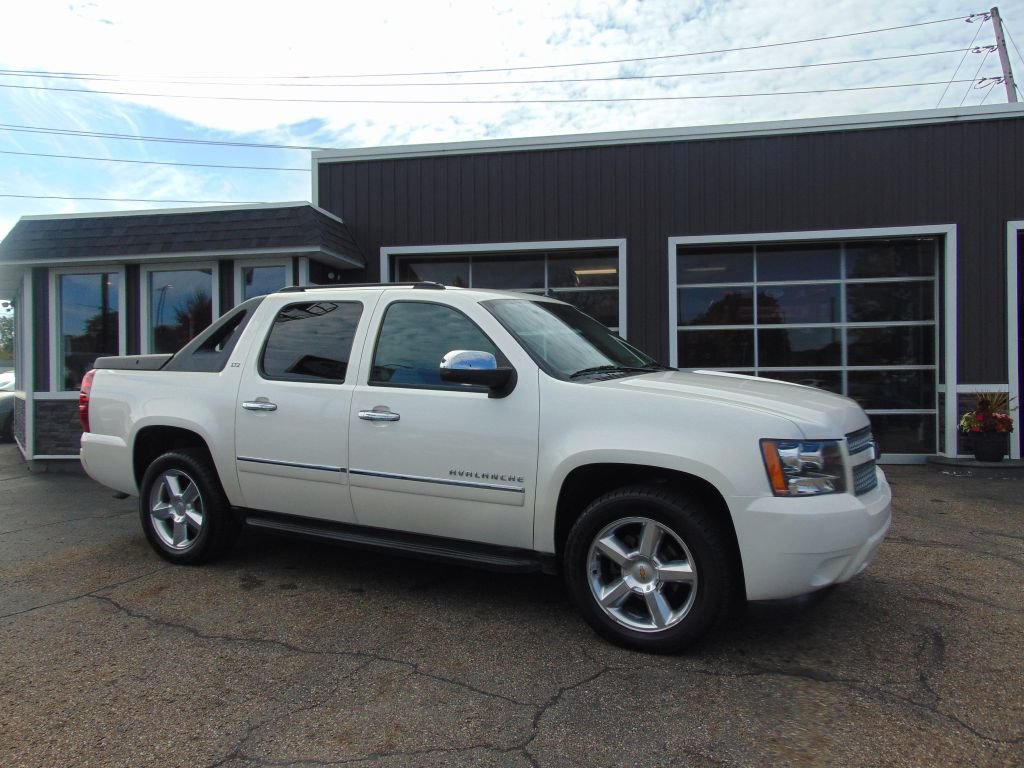 Used 2010 Chevrolet Avalanche LTZ AWD/4WD image 1