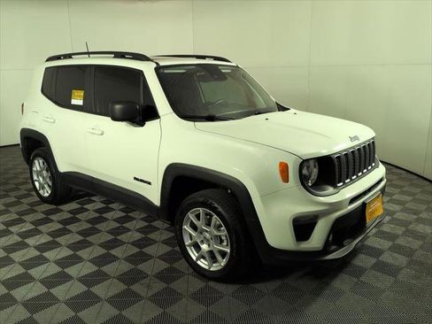Certified 2023 Jeep Renegade Latitude w/ Sun/Sound Group AWD/4WD image 3