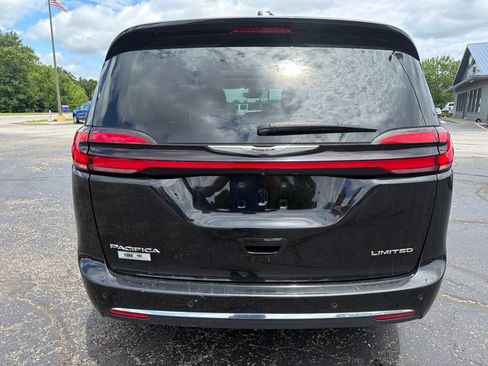 Used 2024 Chrysler Pacifica Limited FWD image 5