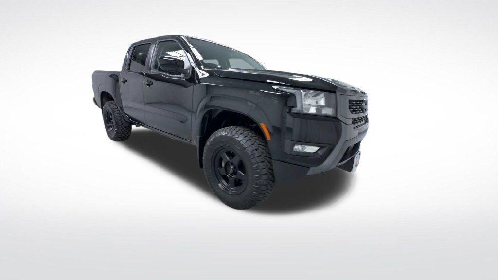 Used 2025 Nissan Frontier SV w/ SV Convenience Package AWD/4WD image 2
