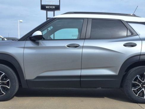 Used 2023 Chevrolet TrailBlazer ACTIV w/ Sun and Liftgate Package image 5