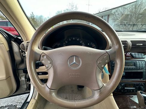 Used 2001 Mercedes-Benz C 320 Sedan image 20