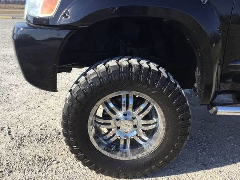 Used 2014 Nissan Titan SV image 9