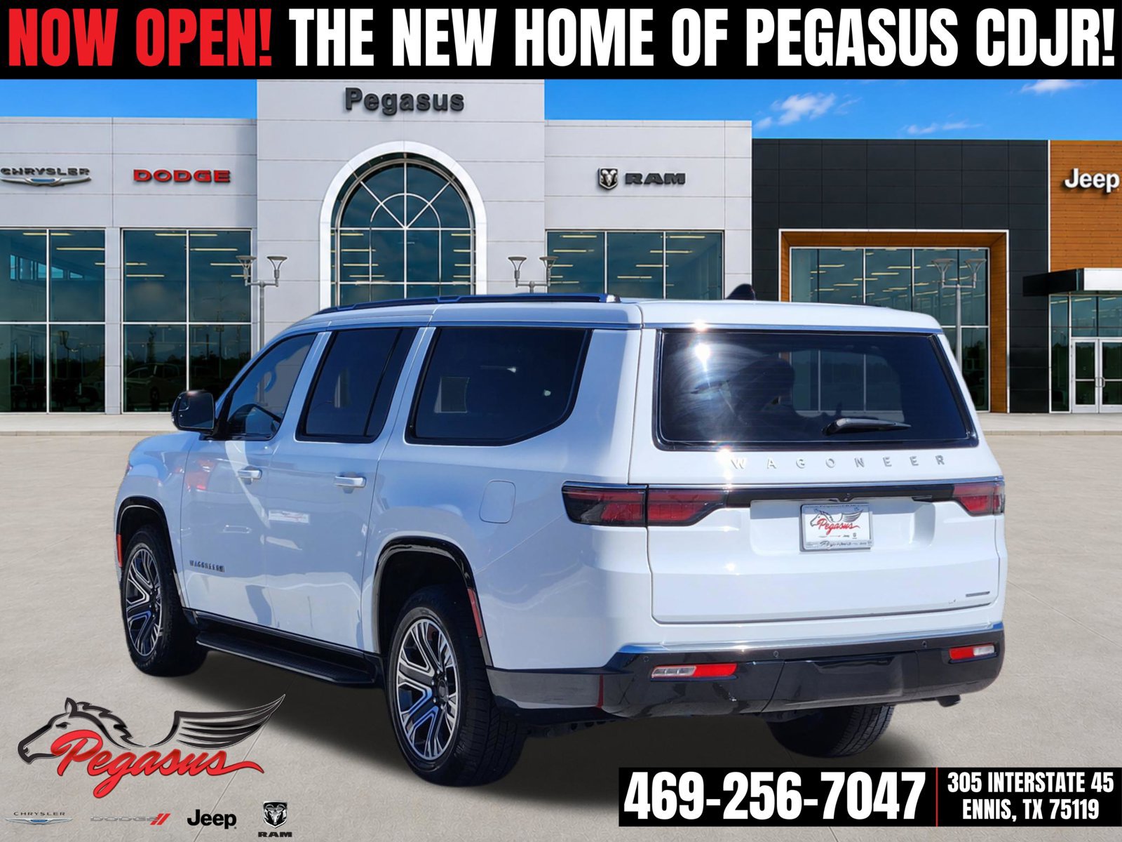 Used 2024 Jeep Wagoneer L Series II w/ Flexible Seating Group RWD image 4