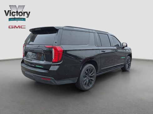 Used 2024 GMC Yukon XL Denali w/ Denali Reserve Package image 17
