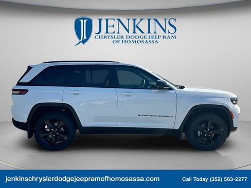 New 2025 Jeep Grand Cherokee Altitude AWD/4WD image 1
