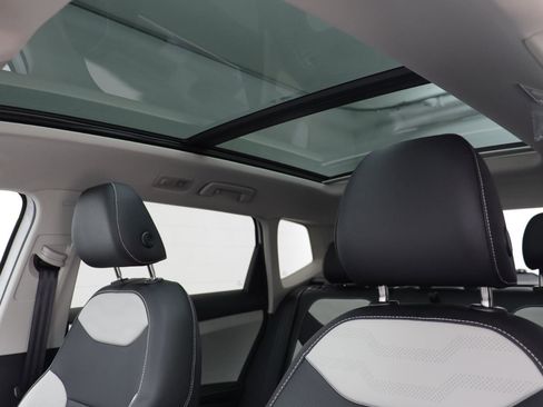 New 2026 Volkswagen Taos SEL image 12