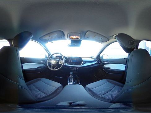 Used 2025 Chevrolet Trax LT image 38