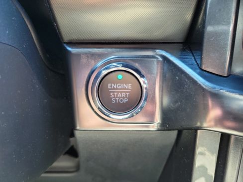Used 2022 Ford F150 Lariat w/ Equipment Group 502A High AWD/4WD image 32