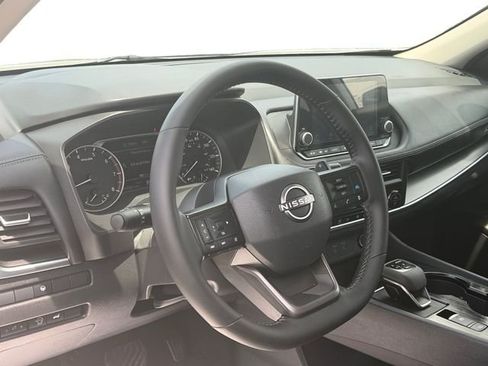 Used 2025 Nissan Rogue SV AWD/4WD image 13