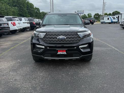 Used 2021 Ford Explorer XLT w/ Equipment Group 202A AWD/4WD image 2