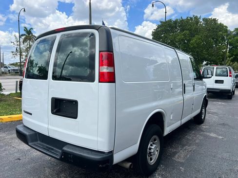 Used 2019 Chevrolet Express 2500 RWD image 4