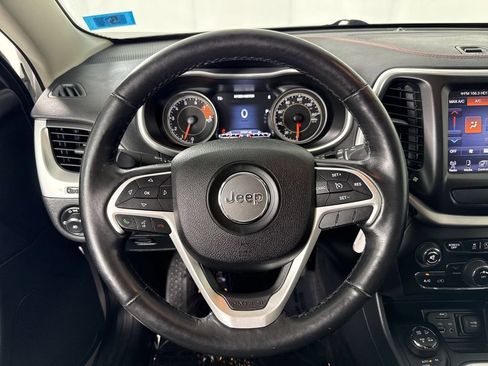 Used 2016 Jeep Cherokee Trailhawk w/ Cold Weather Group AWD/4WD image 35