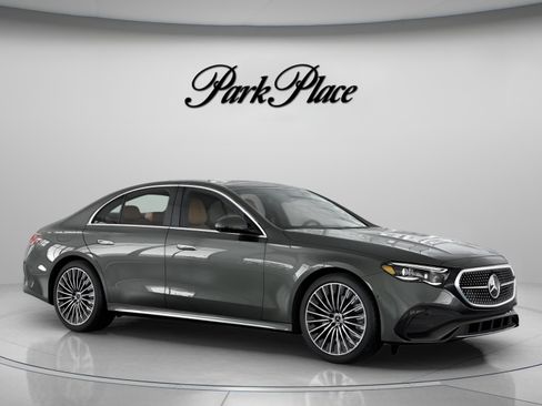 New 2026 Mercedes-Benz E 350 4MATIC Sedan image 30