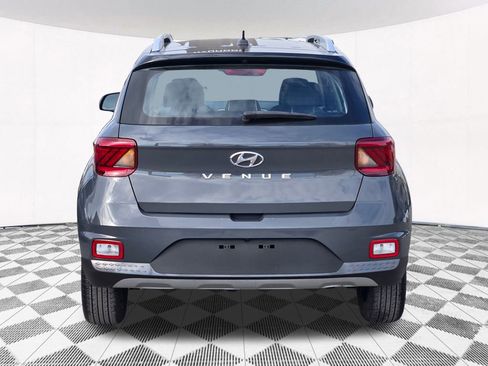 Used 2024 Hyundai Venue Limited image 17