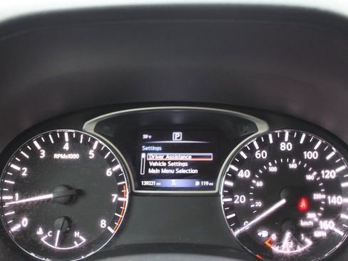 Used 2019 Nissan Pathfinder S image 32