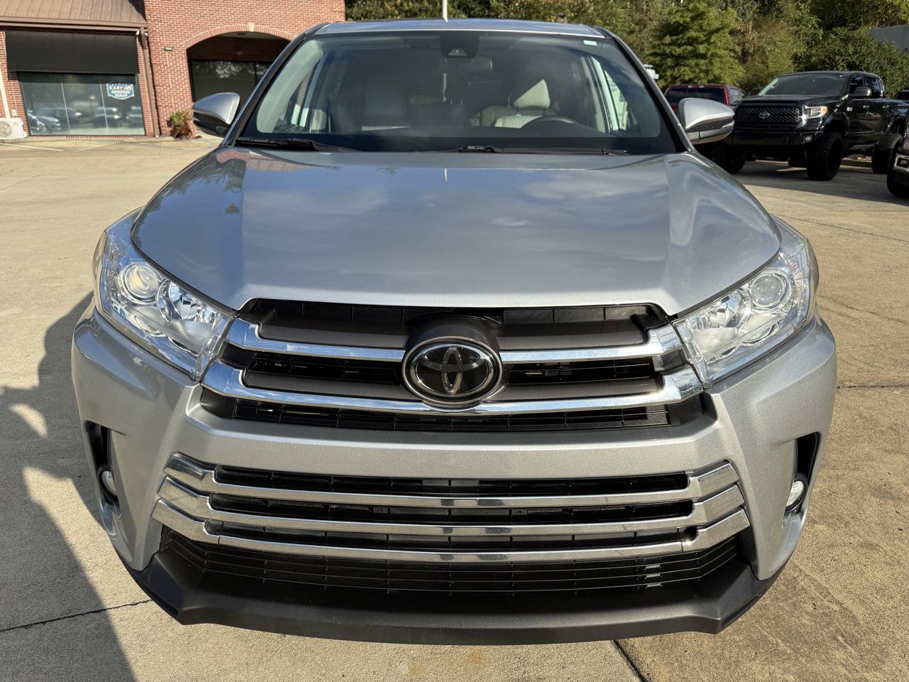 Used 2019 Toyota Highlander Plus FWD image 8