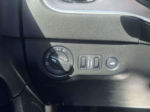 Used 2019 Dodge Charger SXT w/ Blacktop Package RWD image 22