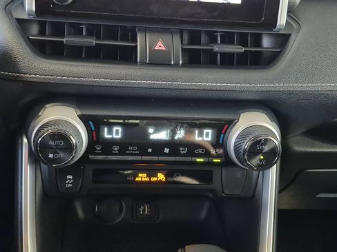 Used 2025 Toyota RAV4 XLE AWD/4WD image 21