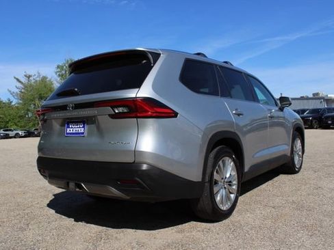 Used 2024 Toyota Grand Highlander AWD image 7