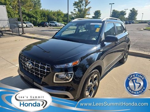 Used 2025 Hyundai Venue SEL FWD image 1