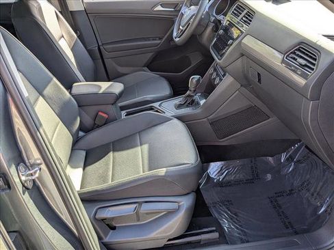 Used 2021 Volkswagen Tiguan SE FWD image 23