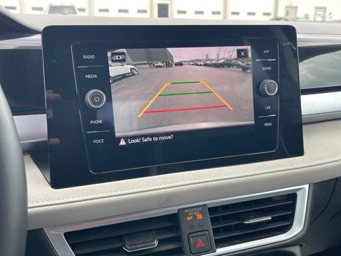 Used 2025 Volkswagen Taos SE image 23