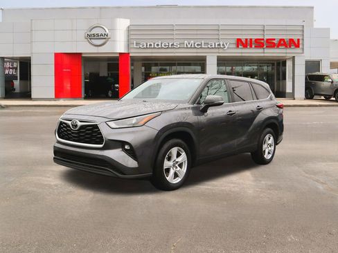 Used 2023 Toyota Highlander L image 7