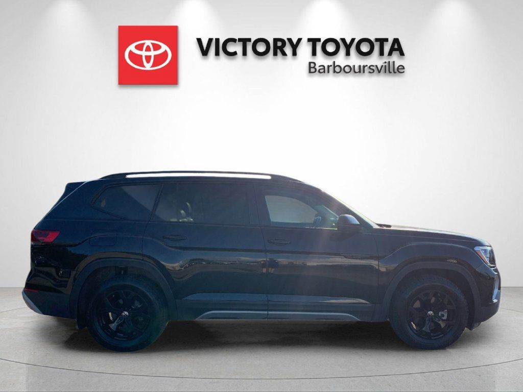 Used 2025 Volkswagen Atlas Peak Edition SE AWD/4WD image 6