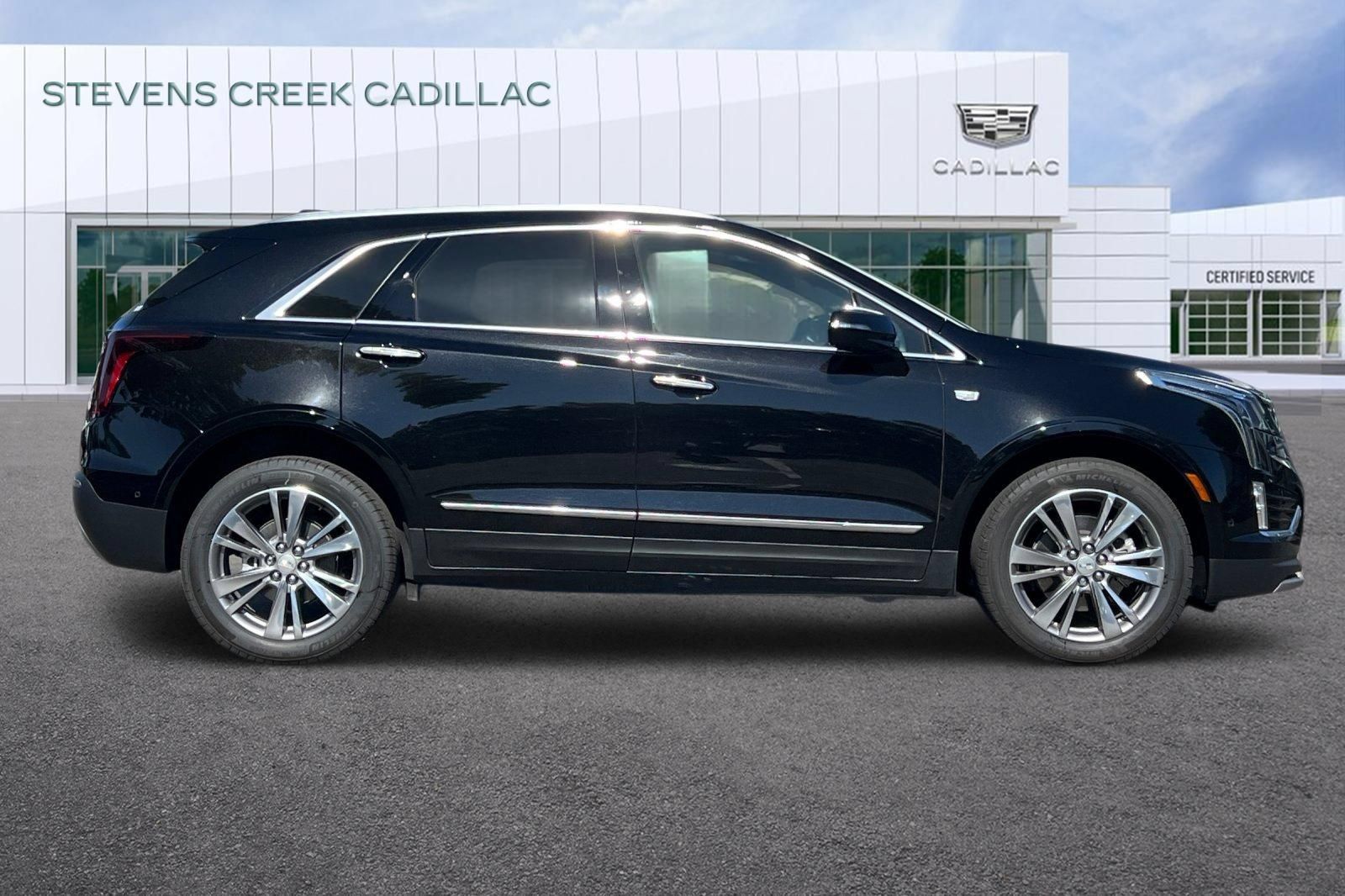 Used 2025 Cadillac XT5 Premium Luxury w/ Technology Package AWD/4WD image 2